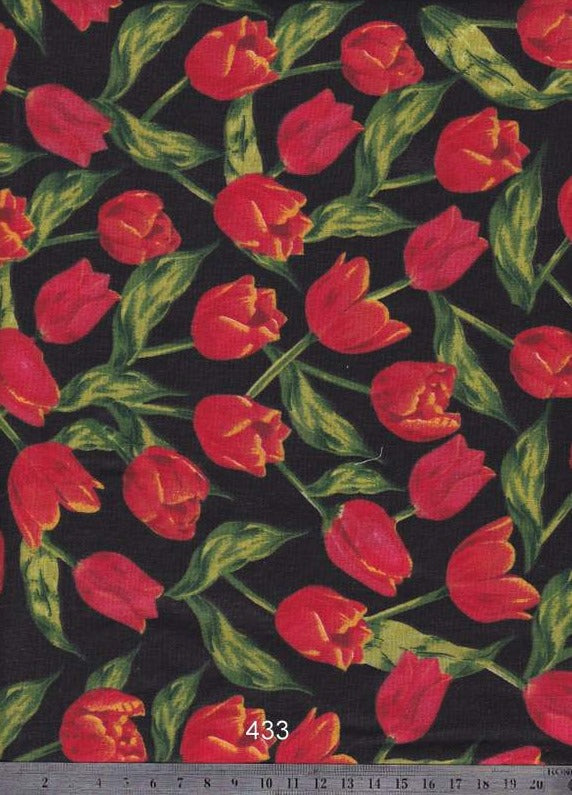 Fekete alapon piros tulipánok