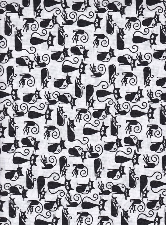 Fehér alapon fekete cicák